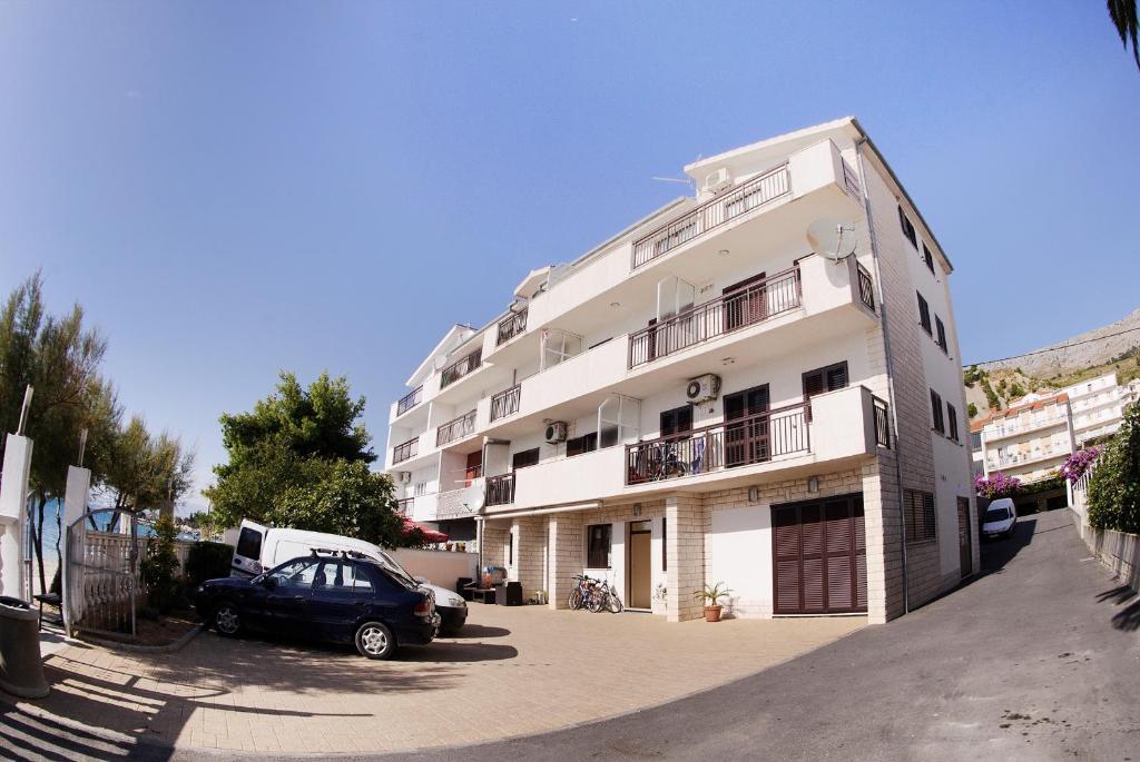 Apartments Petricevic Подстрана Экстерьер фото