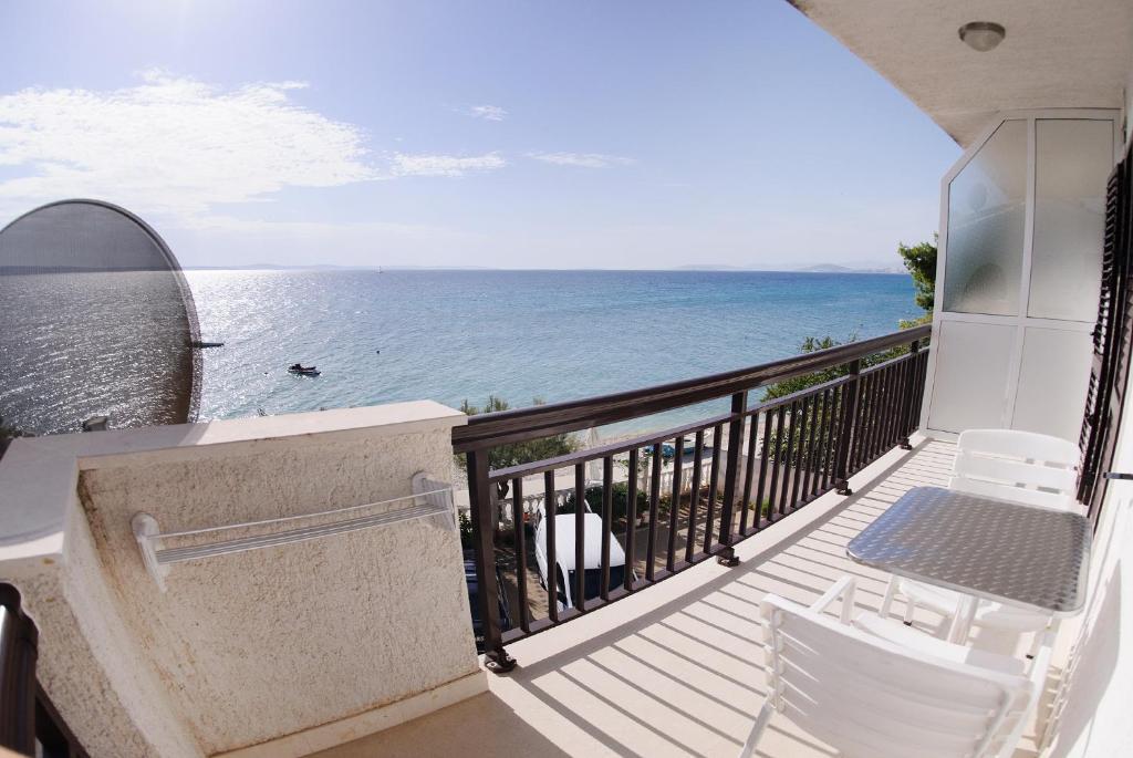 Apartments Petricevic Подстрана Экстерьер фото