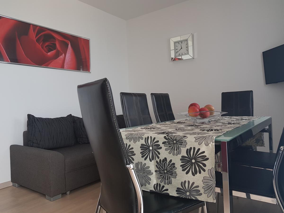 Apartments Petricevic Подстрана Экстерьер фото