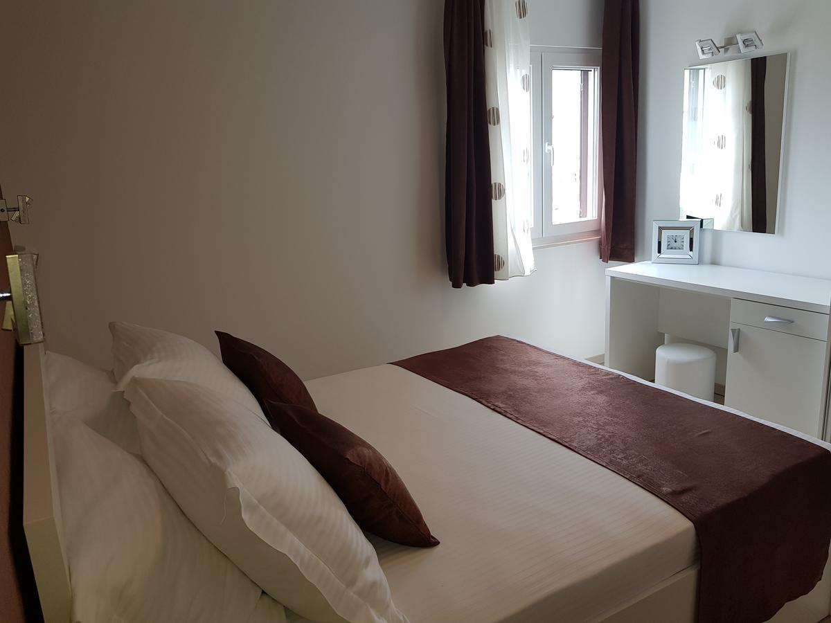 Apartments Petricevic Подстрана Экстерьер фото