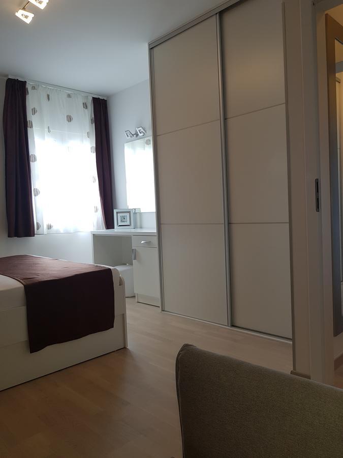 Apartments Petricevic Подстрана Экстерьер фото