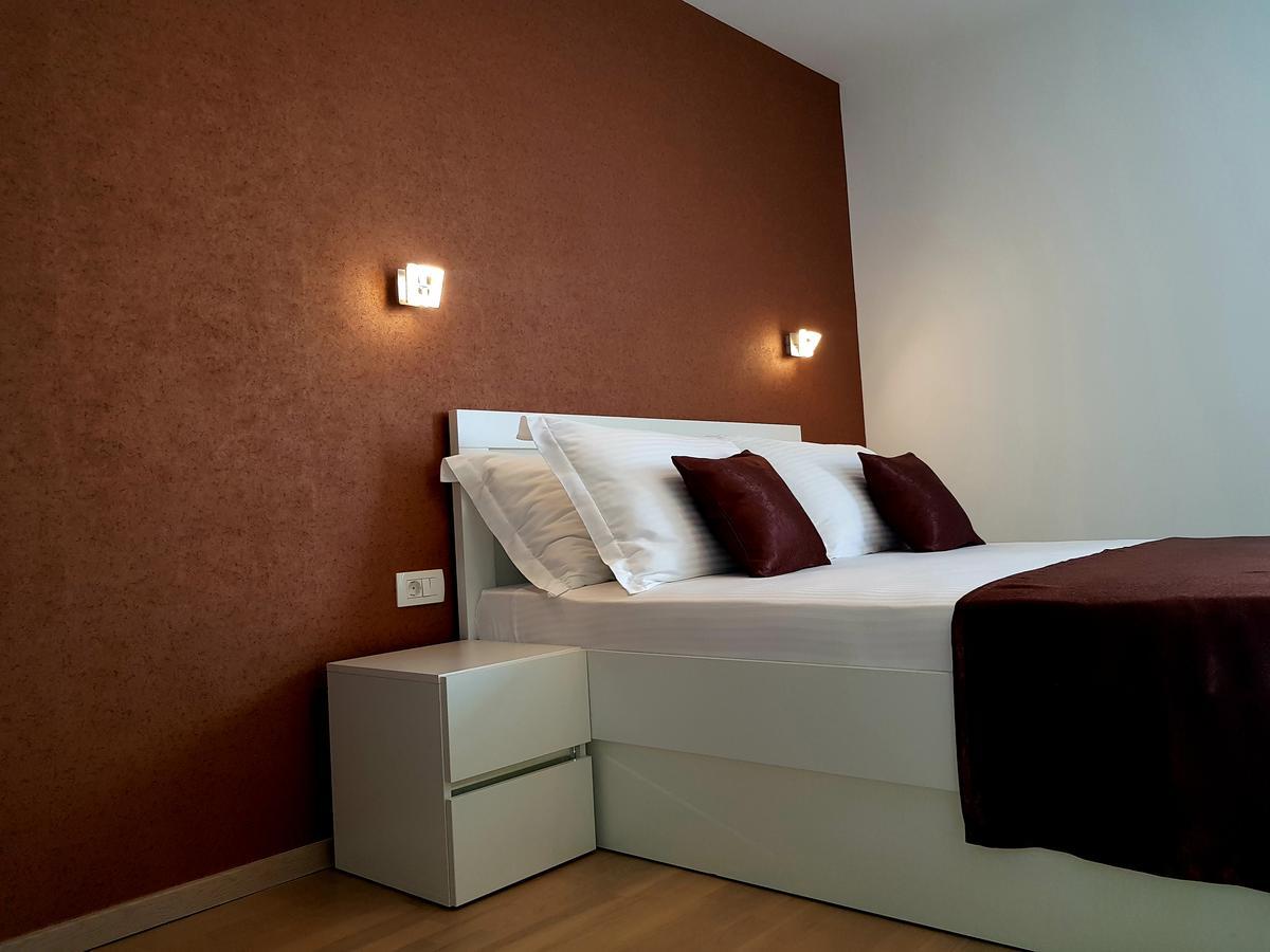 Apartments Petricevic Подстрана Экстерьер фото