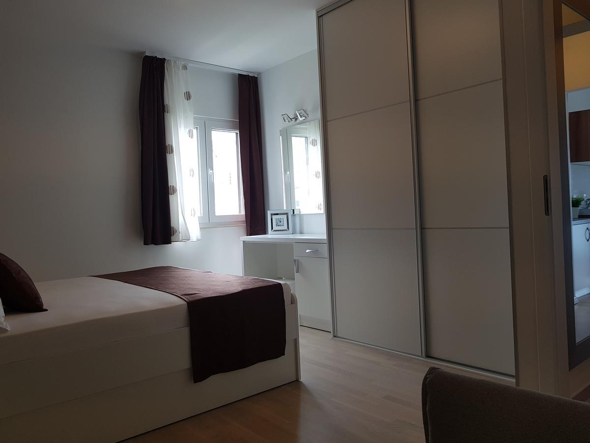 Apartments Petricevic Подстрана Экстерьер фото