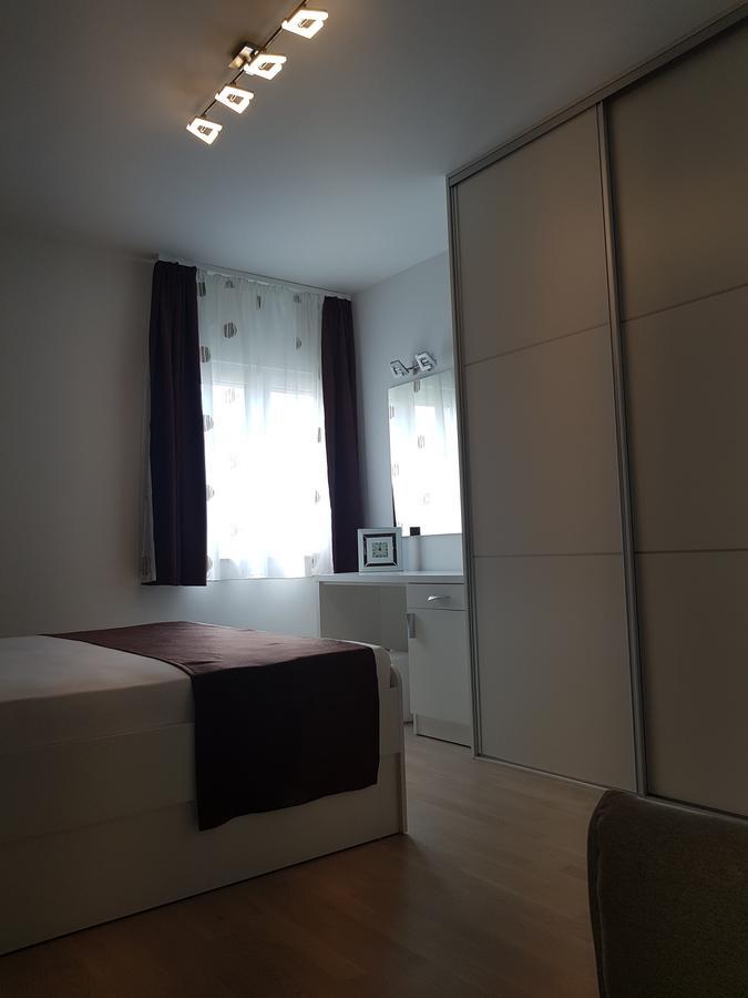 Apartments Petricevic Подстрана Экстерьер фото