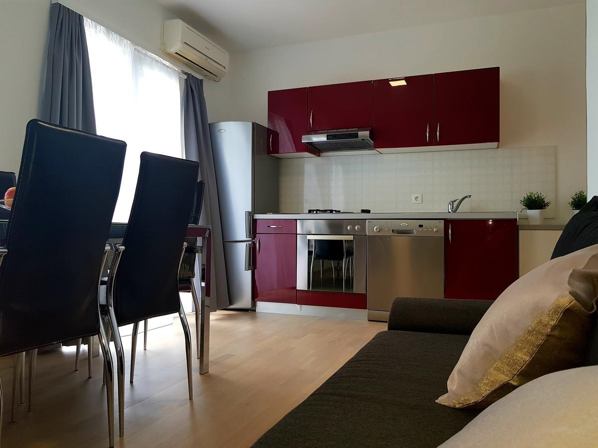 Apartments Petricevic Подстрана Экстерьер фото