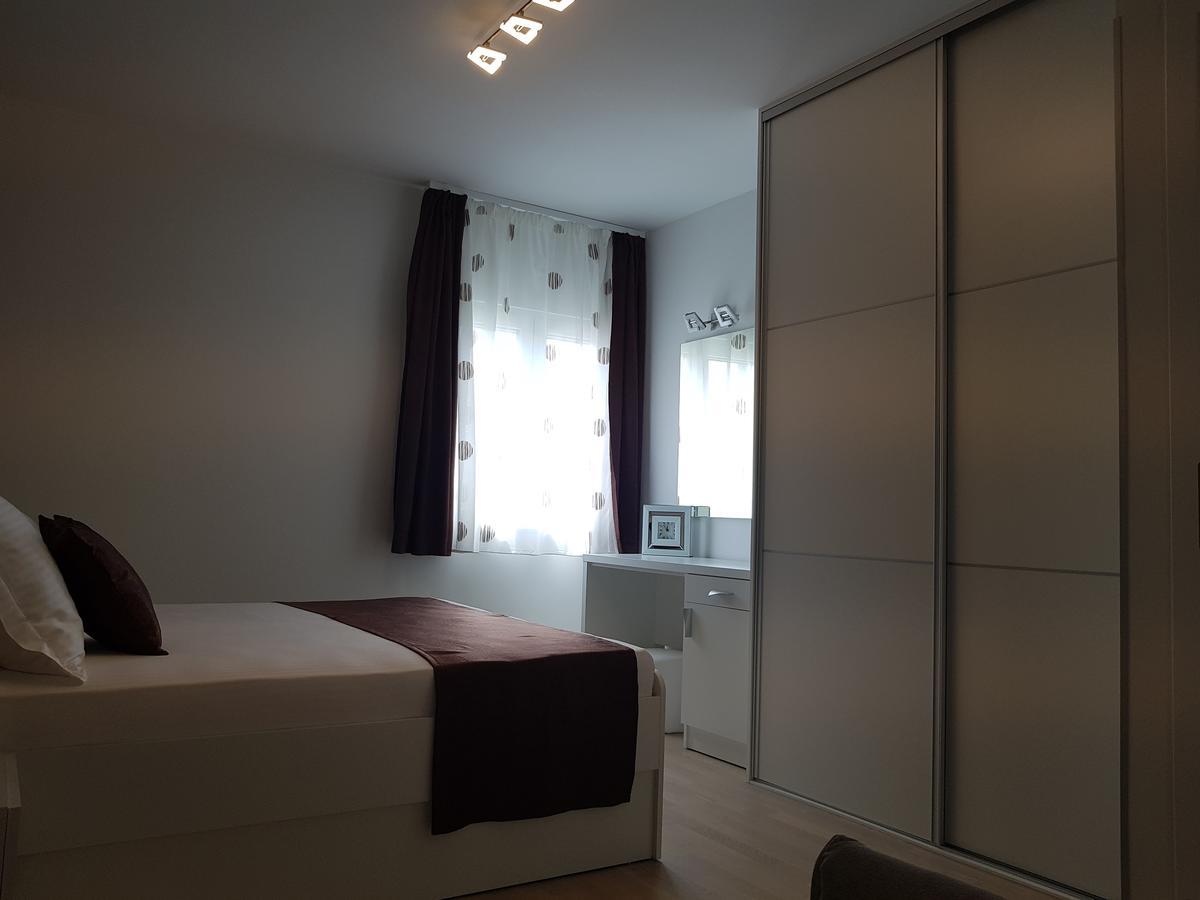 Apartments Petricevic Подстрана Экстерьер фото