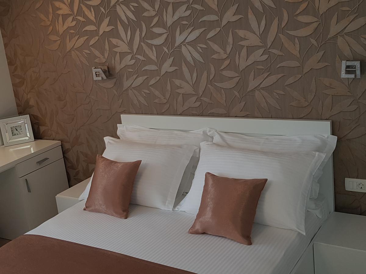 Apartments Petricevic Подстрана Экстерьер фото