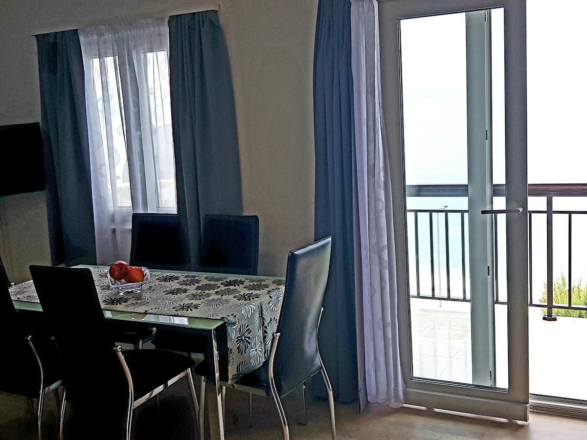Apartments Petricevic Подстрана Экстерьер фото